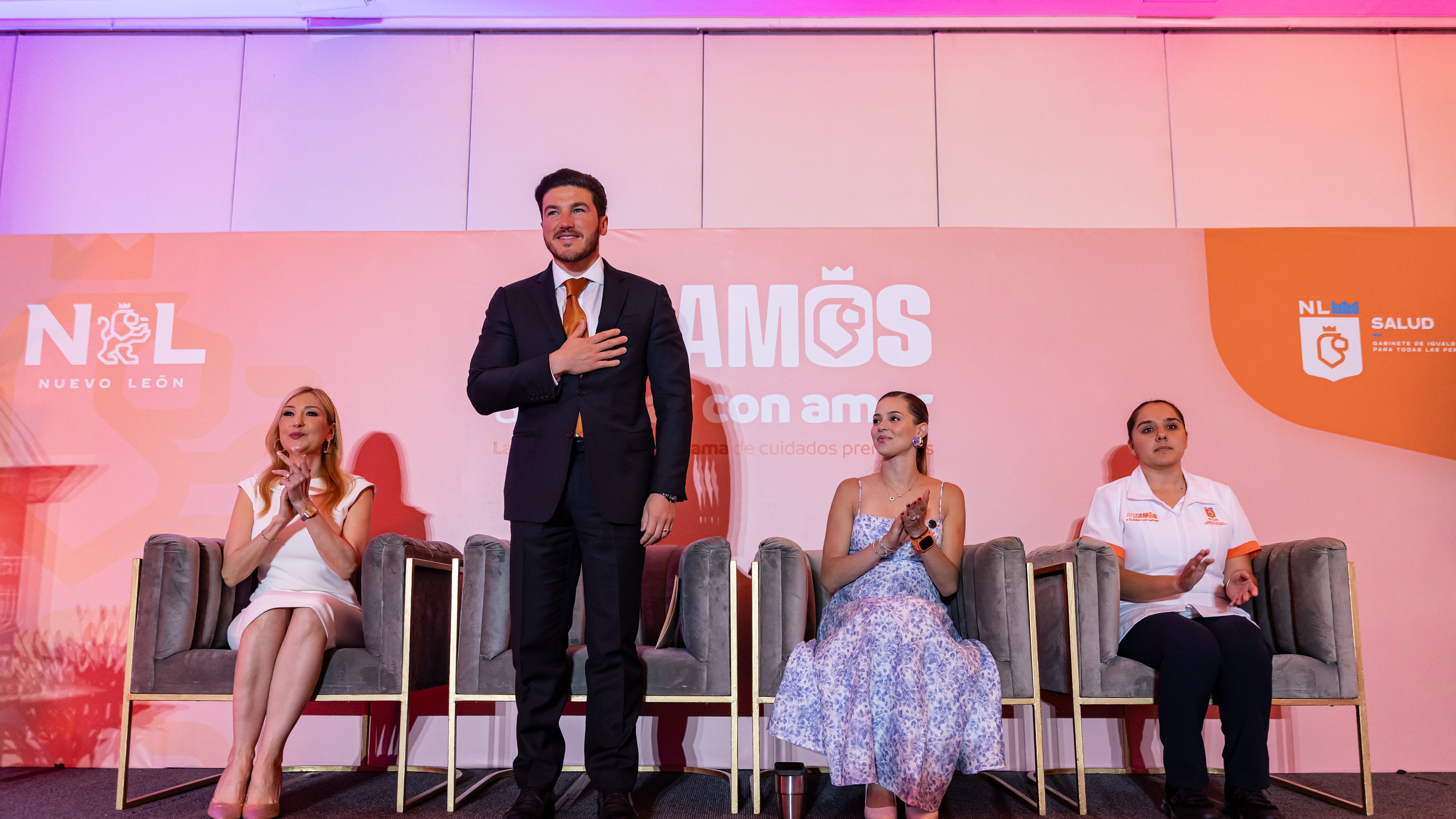 Ayudamos a Cuidar con Amor incluye un pasaporte que contiene información vital para la embarazada.