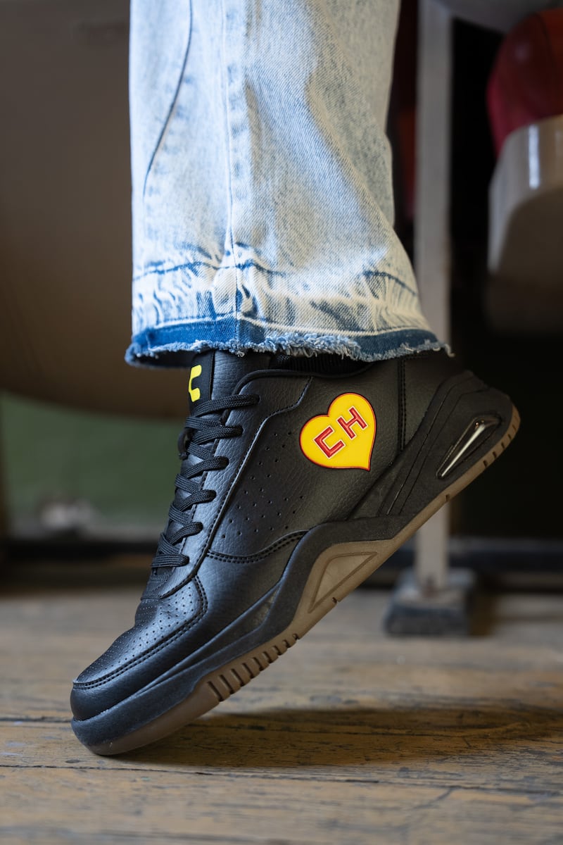 Jerseys, sudaderas, tenis y accesorios inspirados en el icónico personaje de Chespirito buscan conquistar a los aficionados con una mezcla de nostalgia, estilo y espíritu de superación