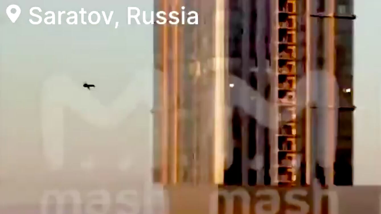 Drones ucranianos se impactan contra edificios en Rusia