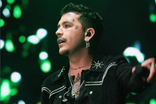 Juez cita a Christian Nodal a audiencia por presunta falsificación de firmas