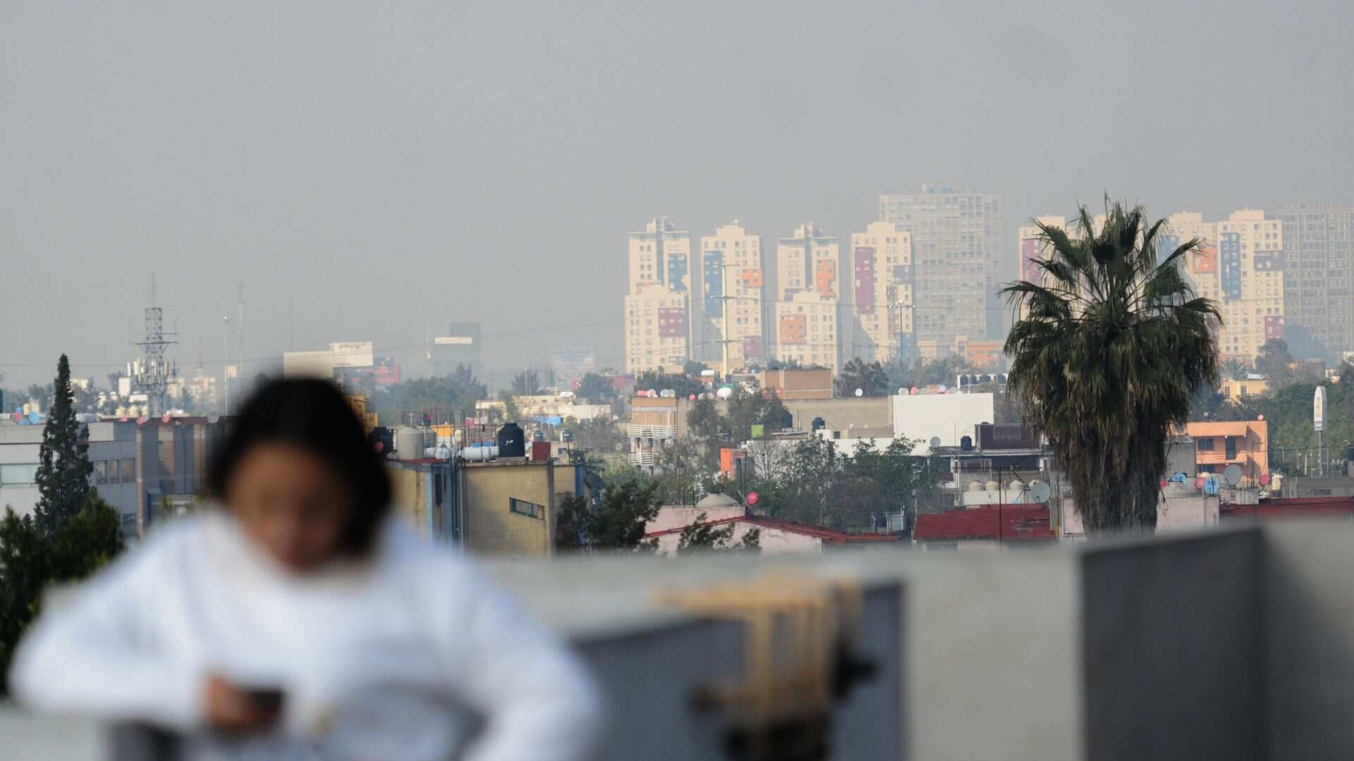 Las autoridades capitalinas han anunciado que la calidad del aire es "extremadamente mala" durante las primeras horas de 2023