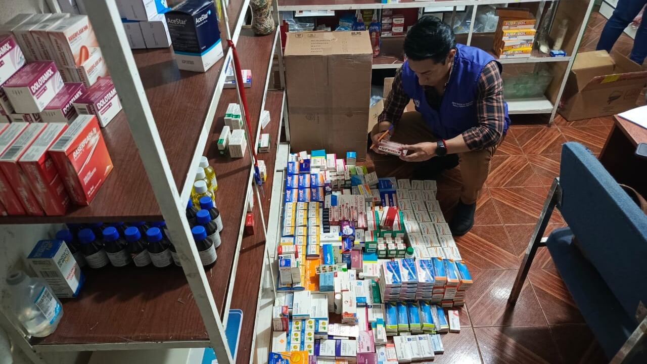 Detectan más de 5 mil medicamentos irregulares en farmacia de Quito