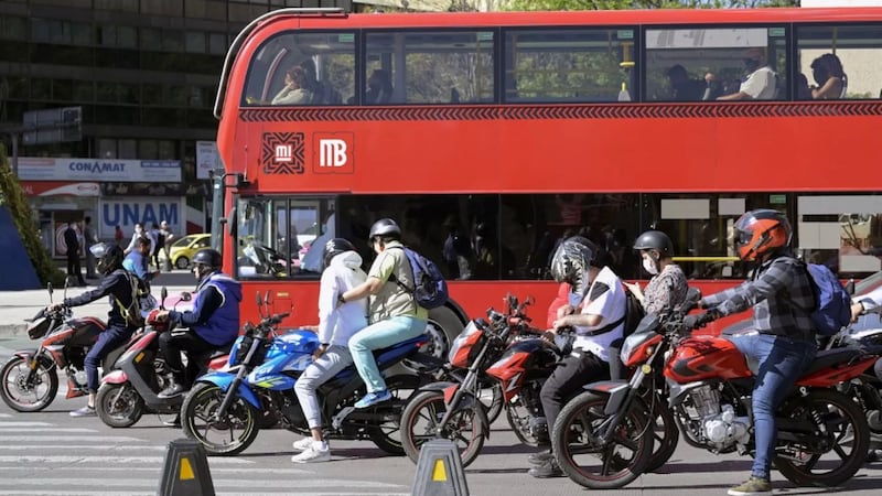 Alerta en CDMX: montachoques cambian estrategia y ahora usan motos para provocar choques