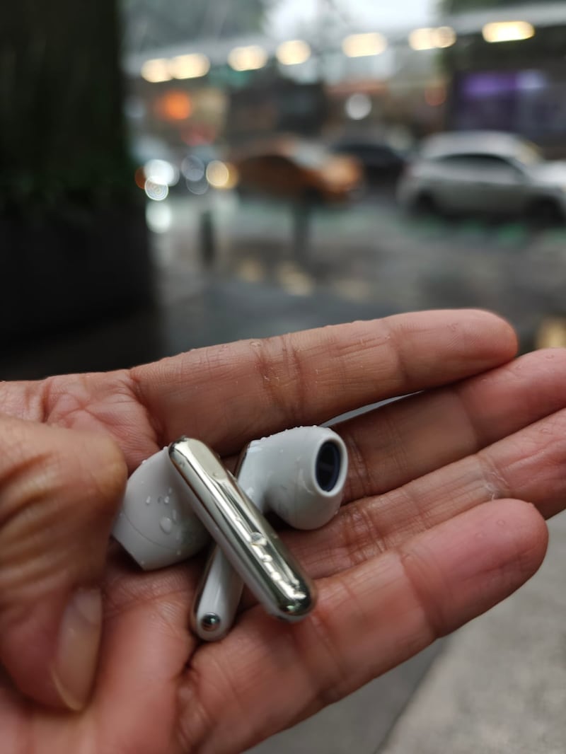 Una opción confiable para quienes buscan audífonos inalámbricos funcionales y cómodos sin gastar de más. Conoce sus ventajas, desventajas y nuestra experiencia usándolos