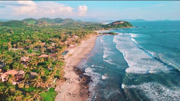 Durante todo el año, esta playa goza de un clima agradable y de actividades para conocer sus maravillas o, simplemente, recostarse a contemplar su belleza.