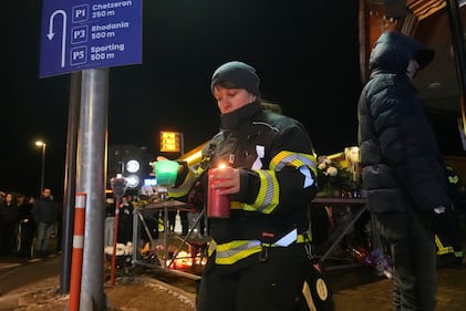 Cientos de personas homenajean a las víctimas de la tragedia de año nuevo en bar de Suiza