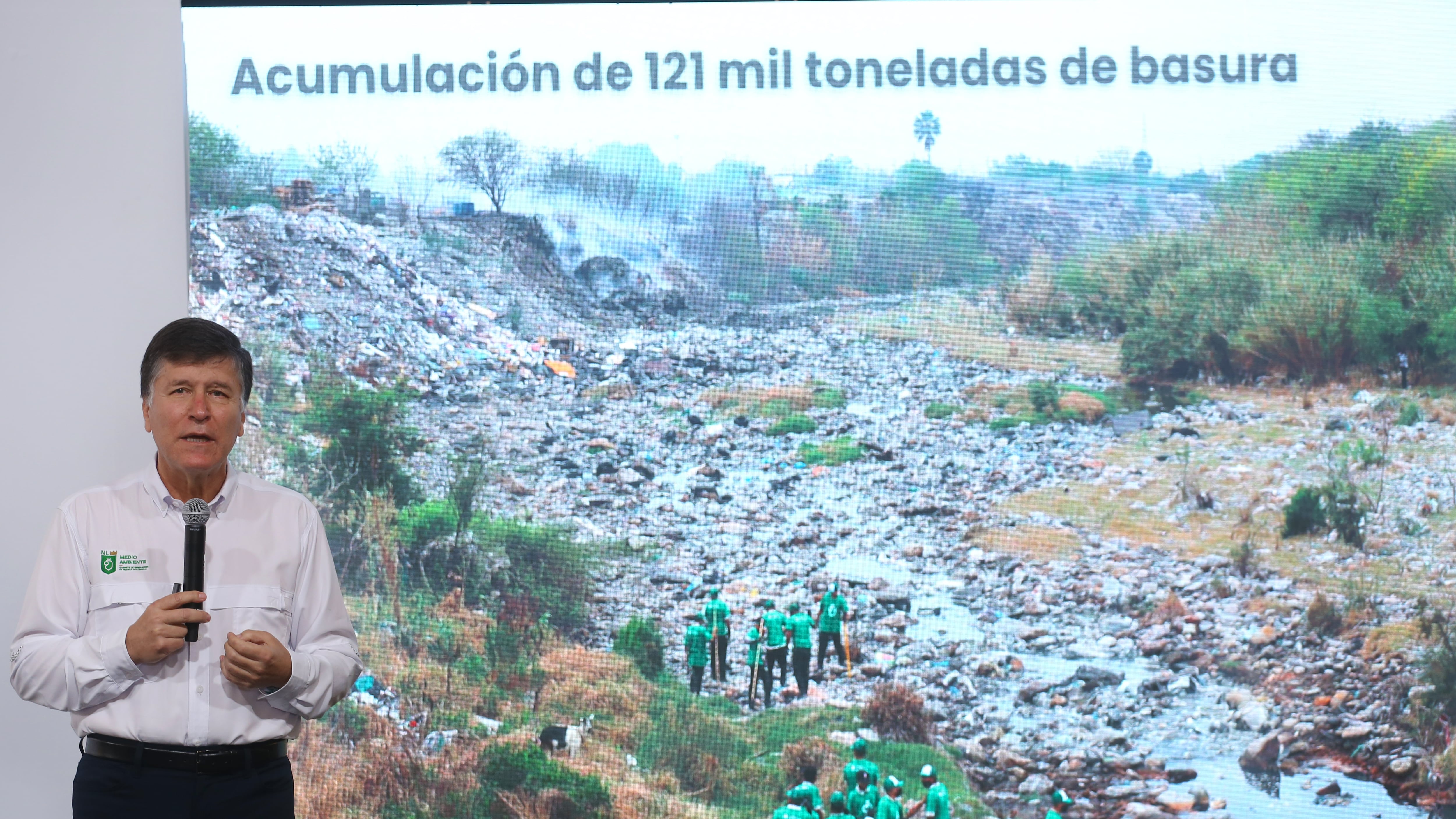 El titular del Medio Ambiente agregó que como parte del proyecto también se está desazolvando, remediando y reparando los daños causados en el río.