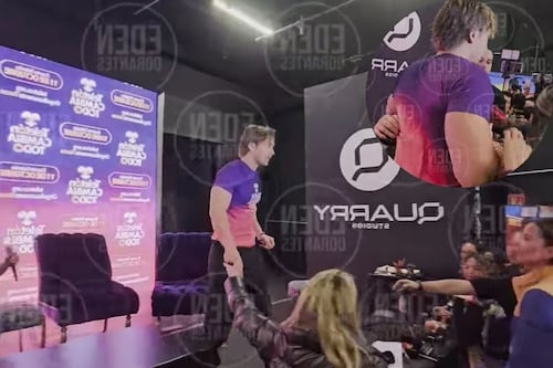 Video: Reporteros ignoran a Shiky en Teletón México y corren para entrevistar a Aldo de Nigris