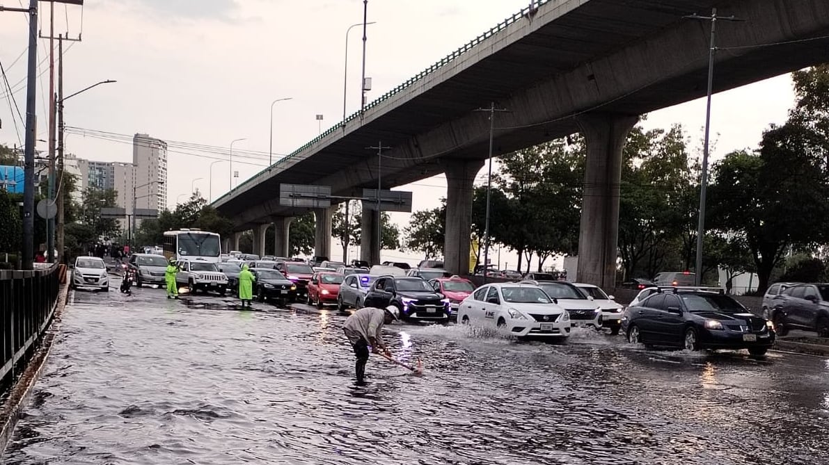 La interacción de las ondas tropicales 8 y 9, junto con canales de baja presión e inestabilidad atmosférica, mantendrá condiciones de lluvia en la Ciudad de México
