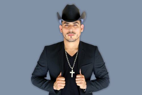Niegan visa de trabajo a Espinoza Paz, según influencer; ¿cuál fue la razón?