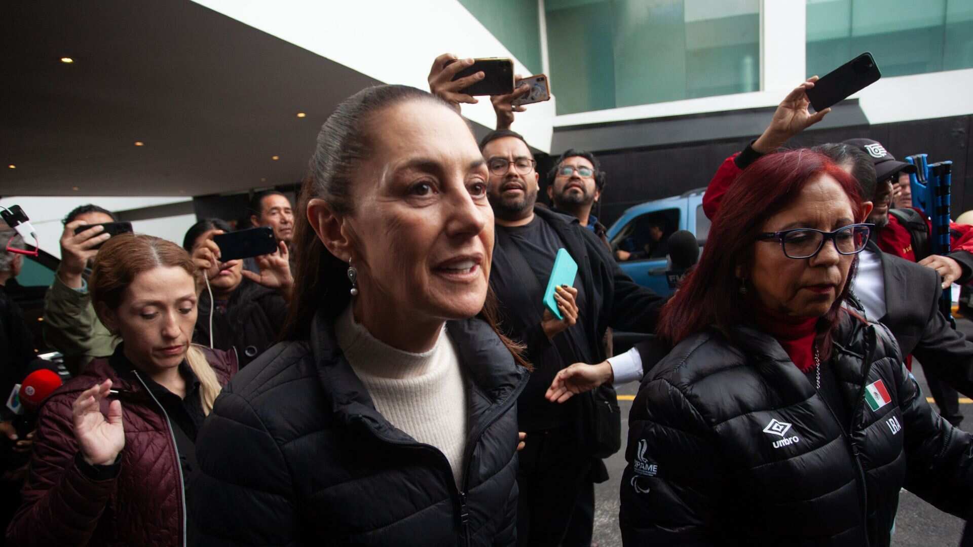 Claudia Sheinbaum asiste a funeral de Ifigenia Martínez