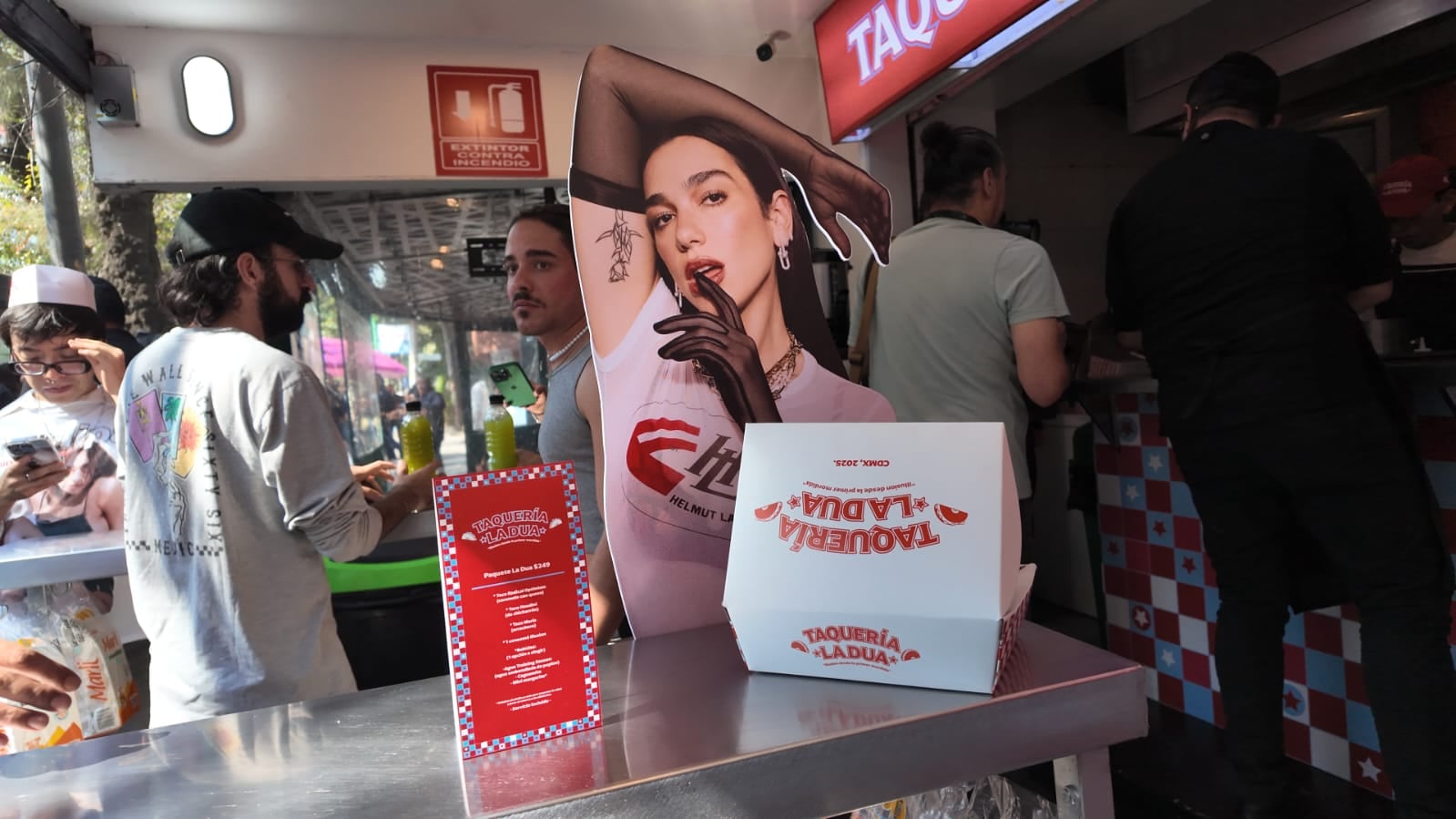 Dua Lipa celebra su conexión con México a través de Taquería La Dua