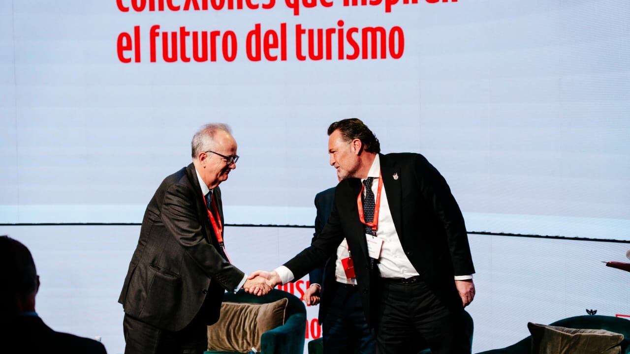 Participa Gobernador en foro para impulsar inversión hotelera, cultural y de negocios