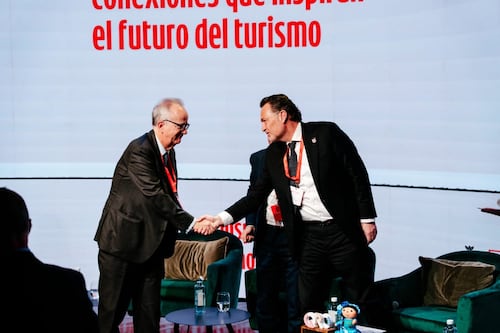 Participa Gobernador en foro para impulsar inversión hotelera, cultural y de negocios