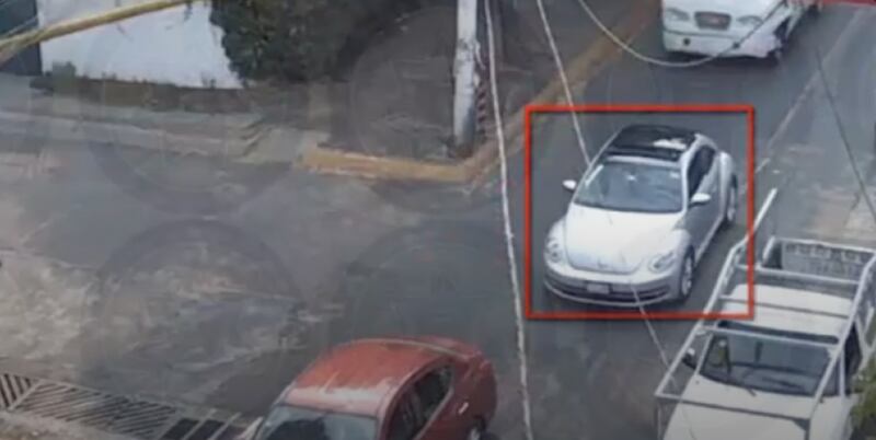 Volkswagen Beetle color gris con reporte de robo