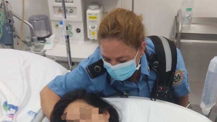 Atienden parto en las puertas del Hospital General de León.