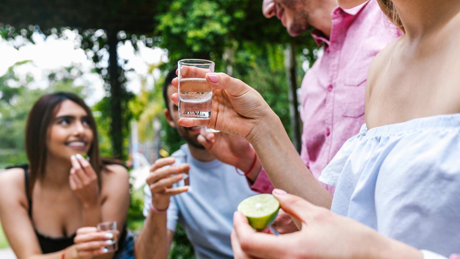 Hasta 27% se encareció el precio de las bebidas para la fiesta de Independencia: un six de cerveza cuesta hasta 134 pesos, el tequila supera 440 pesos y los cigarros promedian 75 pesos.