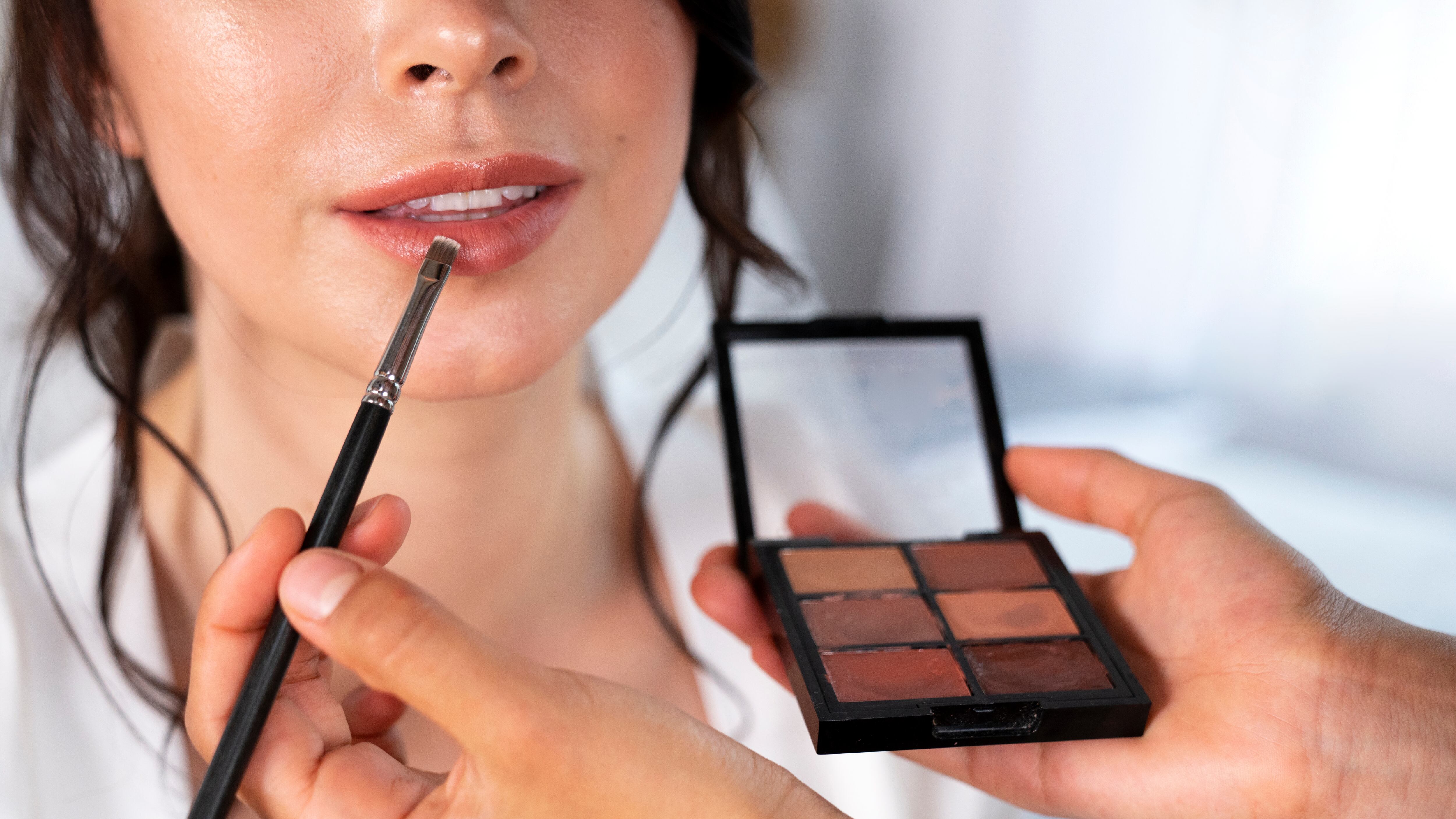 Entre oficinas retro, experiencias olfativas y un roof garden con DJ, Sephora presentó los productos que marcarán la temporada, desde la primera fragancia de Rare Beauty hasta lo último de Fenty Skin y Patrick Ta Beauty