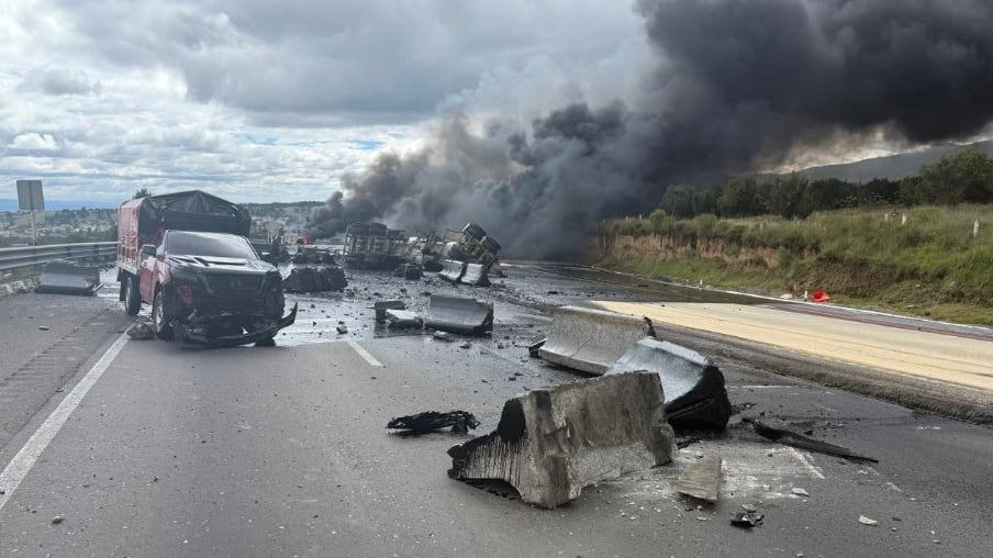 Otra pipa de gas explota en una autopista