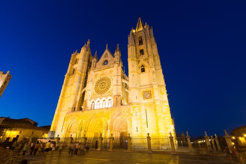 España se convertirá en epicentro del turismo astronómico con tres fenómenos únicos. Te contamos dónde verlos y qué hacer en cada región para aprovechar el viaje al máximo