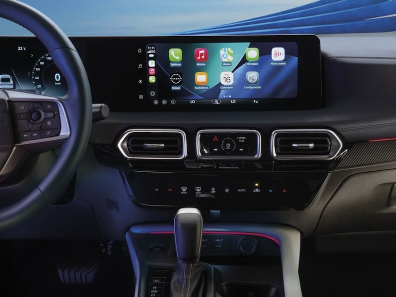 Pantalla y conectividad de Nissan Sentra 2026