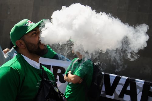 Cárteles dominarán el comercio negro de 5 millones de vapeadores tras veto total en México