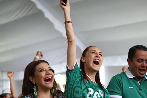 Video: Así reaccionó Sheinbaum al gol de Julián Quiñones en el debut de México