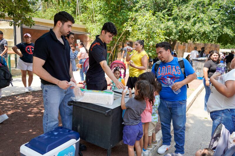 Familias enteras disfrutaron de una mañana de fiesta.
