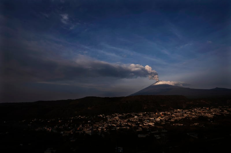 Volcán-Popocatépetl-mexicano-rinde-culto