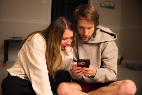 Famoso youtuber revela que interrumpió el embarazo de su esposa tras diagnóstico de síndrome de Down
