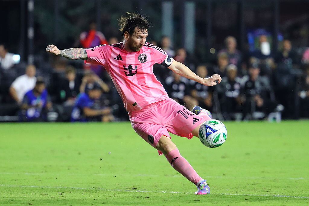 FORT LAUDERDALE, FLORIDA - APRIL 06: Lionel Messi #10 of Inter Miami CF scores the team's first goal during the MLS match between Inter Miami CF and Toronto FC at Chase Stadium on April 06, 2025 in Fort Lauderdale, Florida. (Photo by Leonardo Fernandez/Getty Images)