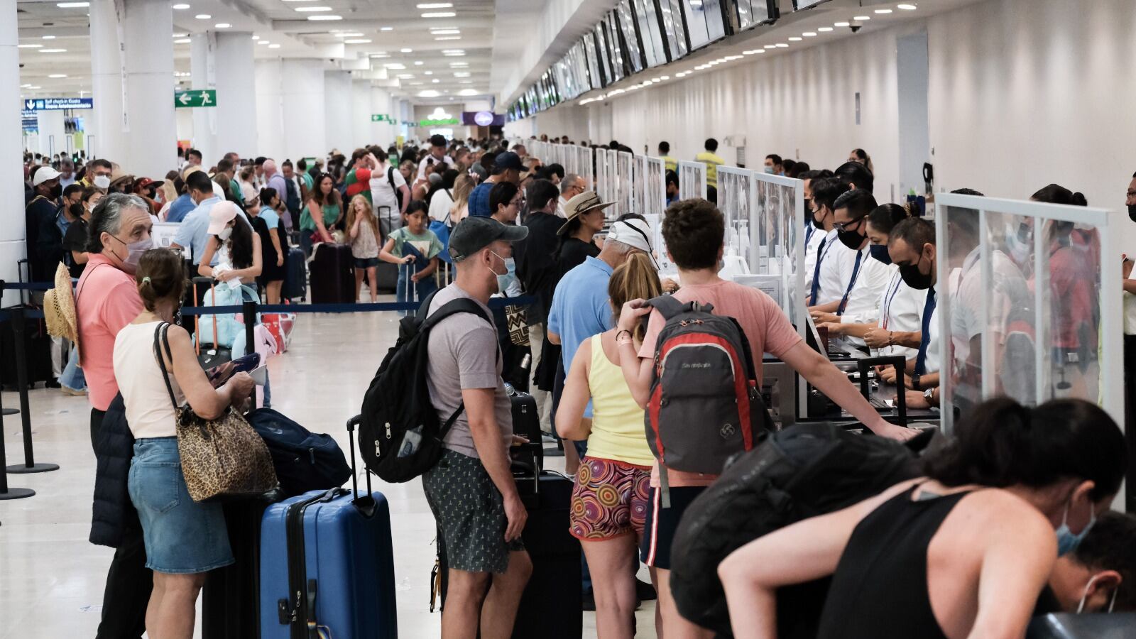 Al inicio, la reforma sí abarataría los boletos, pero la falta de un plan integral traería pérdidas de 11 mil mdd, pone en riesgo 30 mil empleos y puede desaparecer a la industria nacional, advierten.