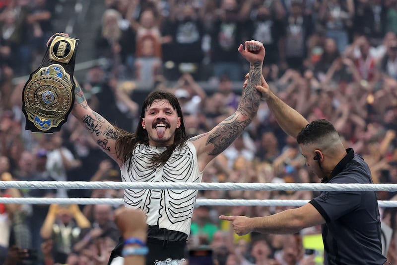 Dominik es la tercera generación de los Mysterio.