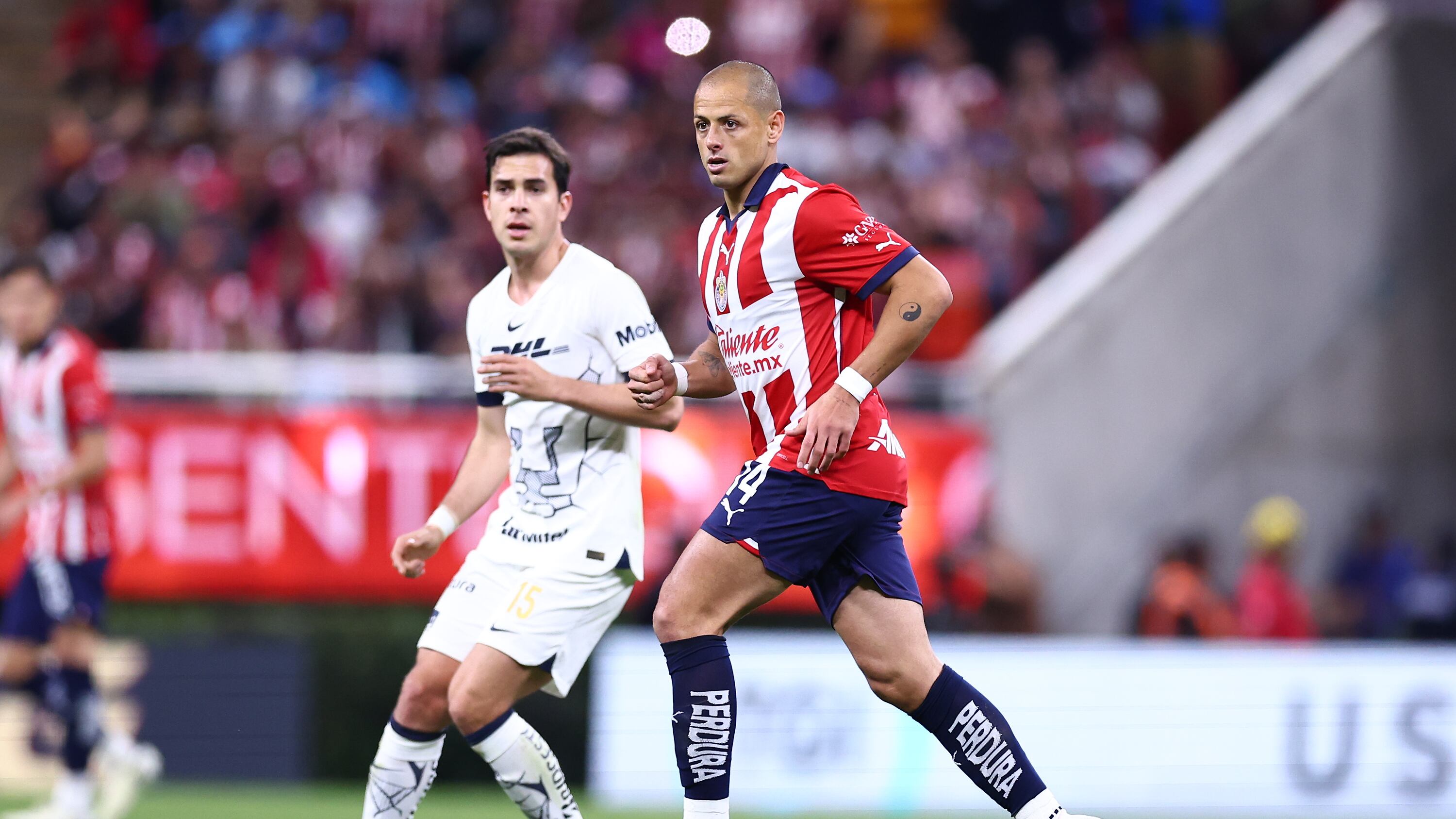 Chicharito Hernández debutó ante Pumas.