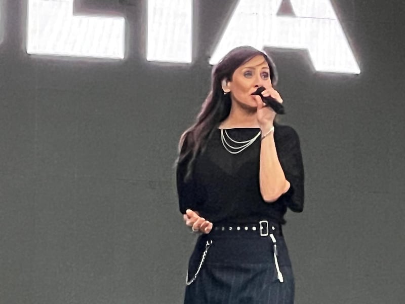 La belleza de Natalie Imbruglia no pasó desapercibida.