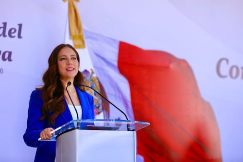 Abandera Libia Dennise 25 escoltas en la Alhóndiga y reafirma apuesta por educación