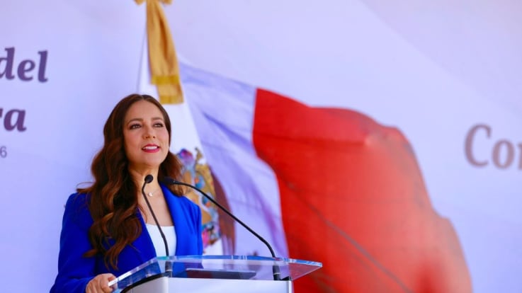 25 escoltas escolares recibieron el lábaro patrio durante la ceremonia en la Alhóndiga de Granaditas.