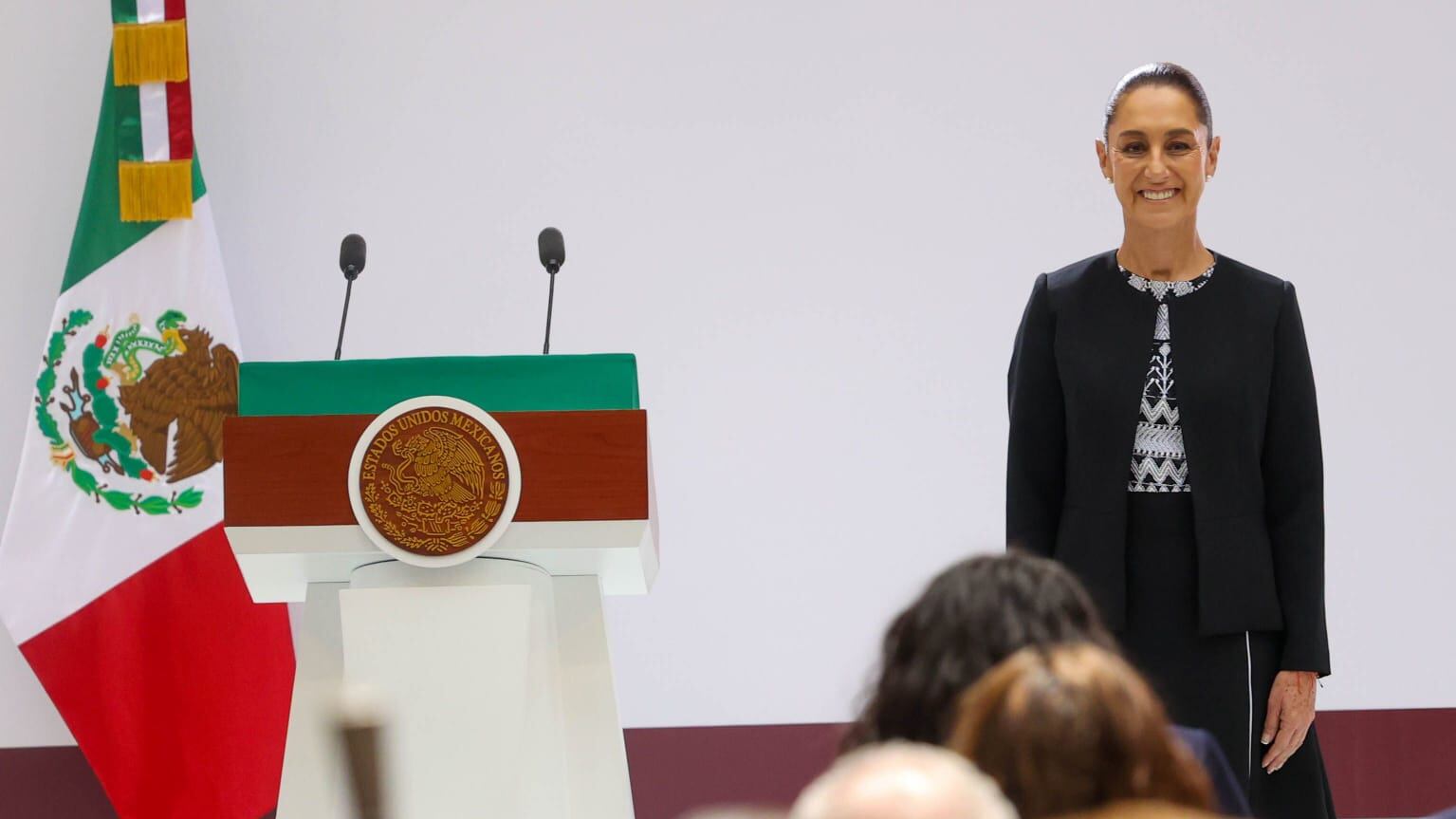 Sheinbaum señaló que gracias al trabajo conjunto en las Mesas de la Construcción de la Paz, la disminución en la entidad ha sido muy significativa.