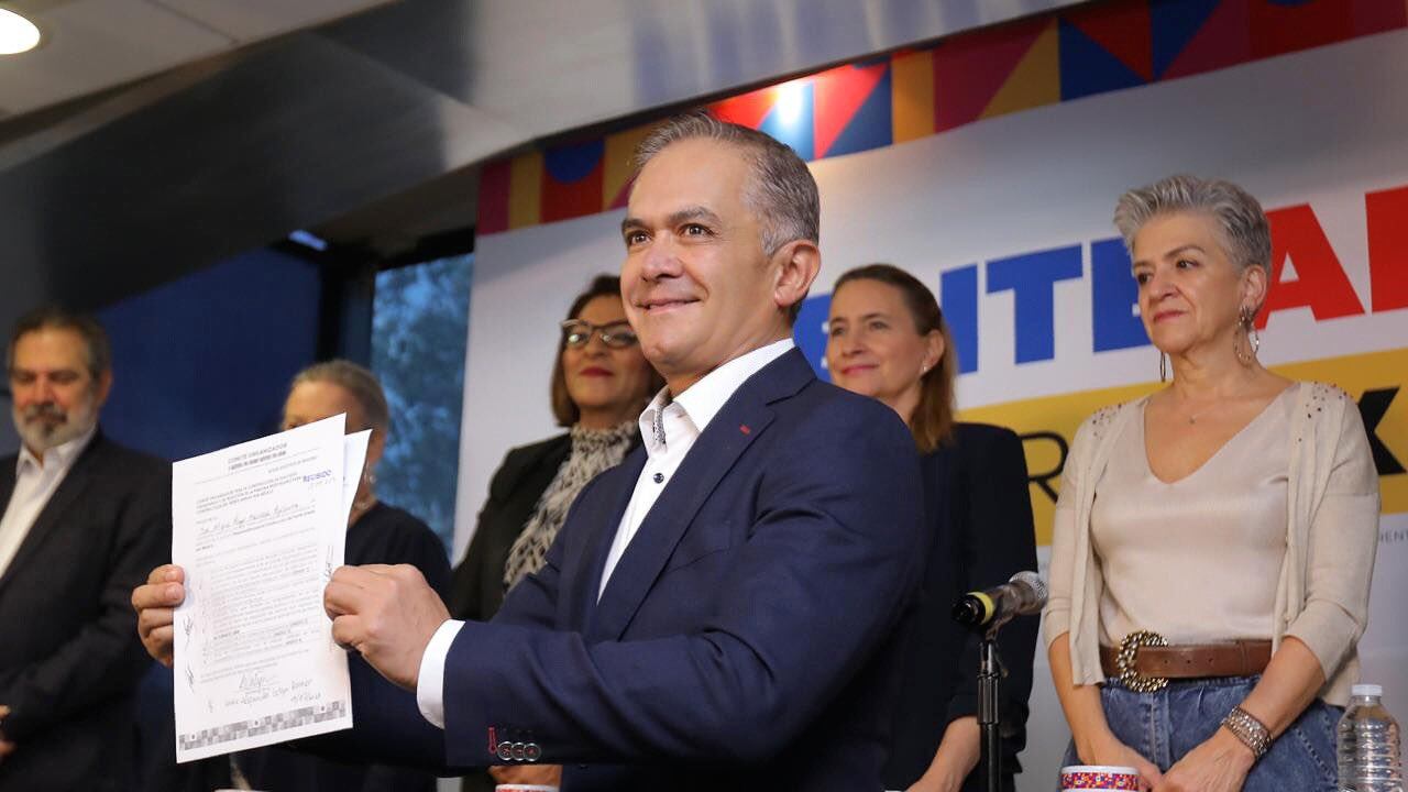 Miguel Ángel Mancera se registra como aspirante del Frente Amplio por México