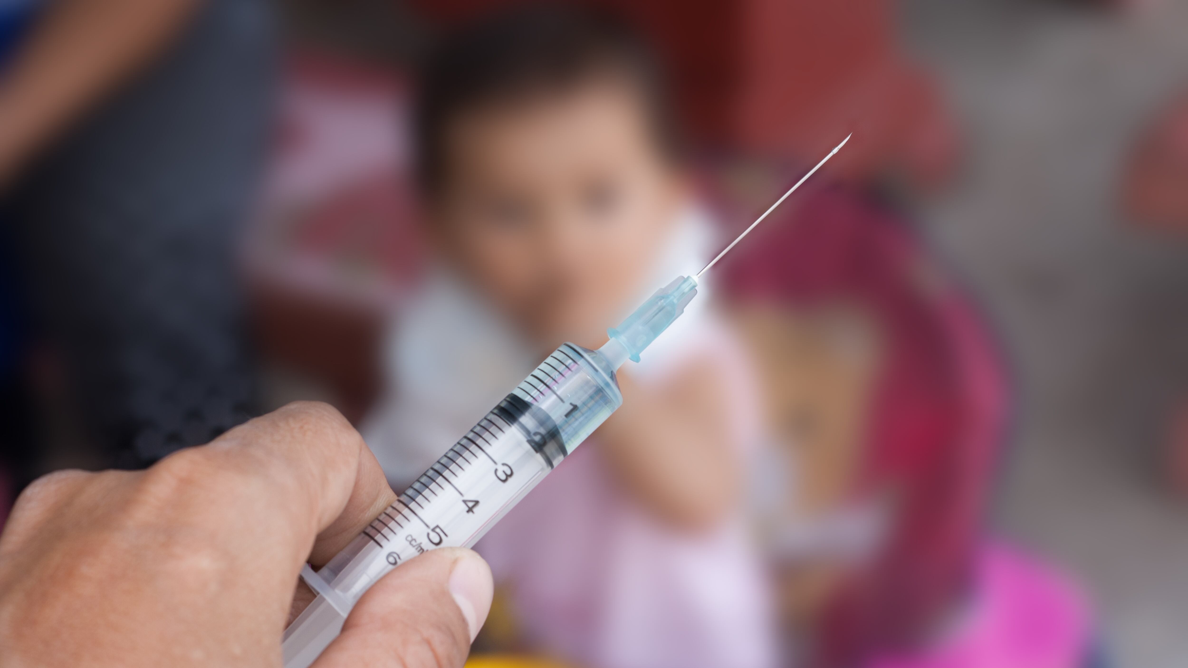 El antivacunas se opuso a la vacunación en niños (Dreamstime)