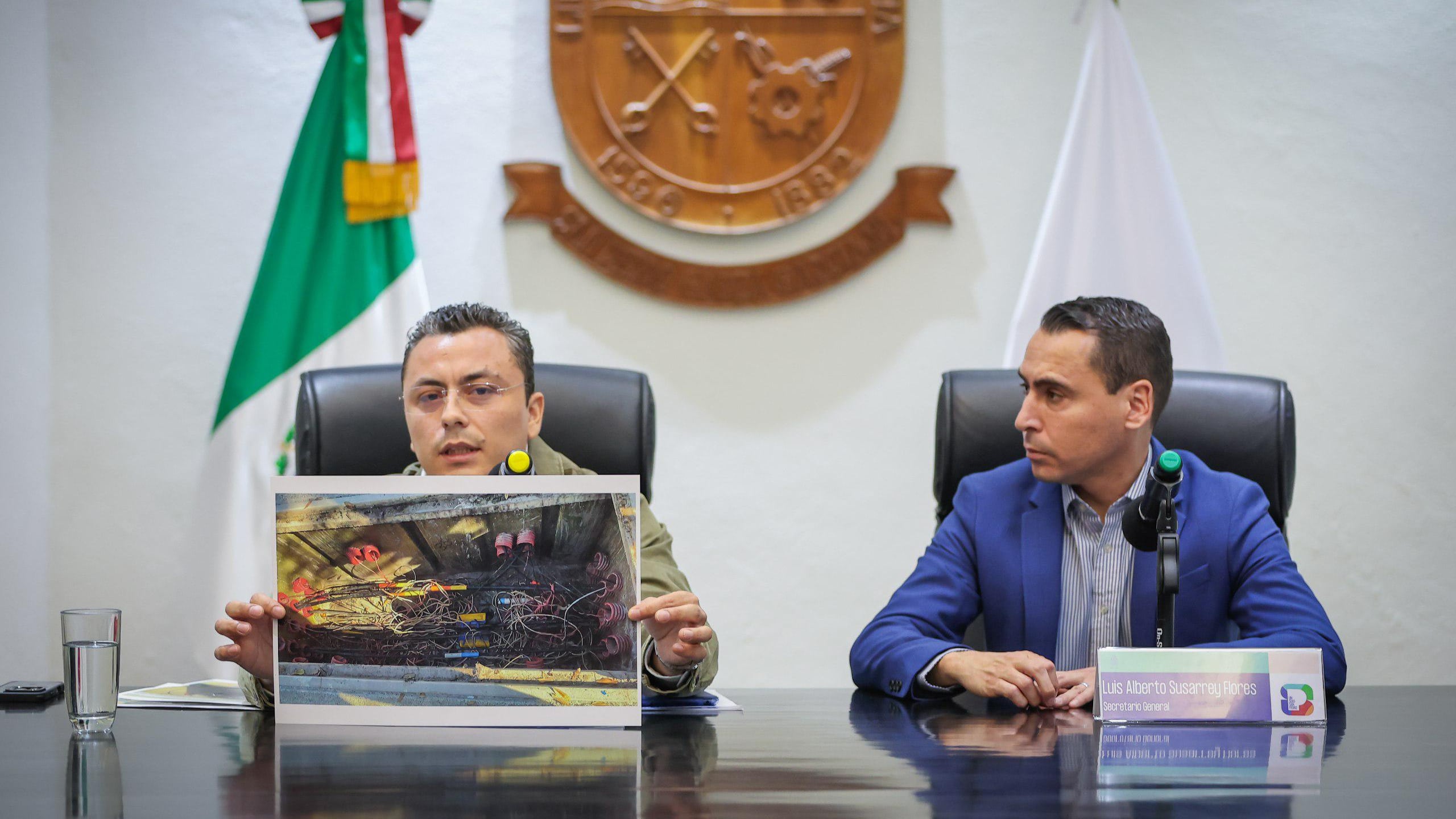 Miguel Ávila, secretario de Servicios Públicos y Mantenimiento y Luis Susarrey, secretario general.