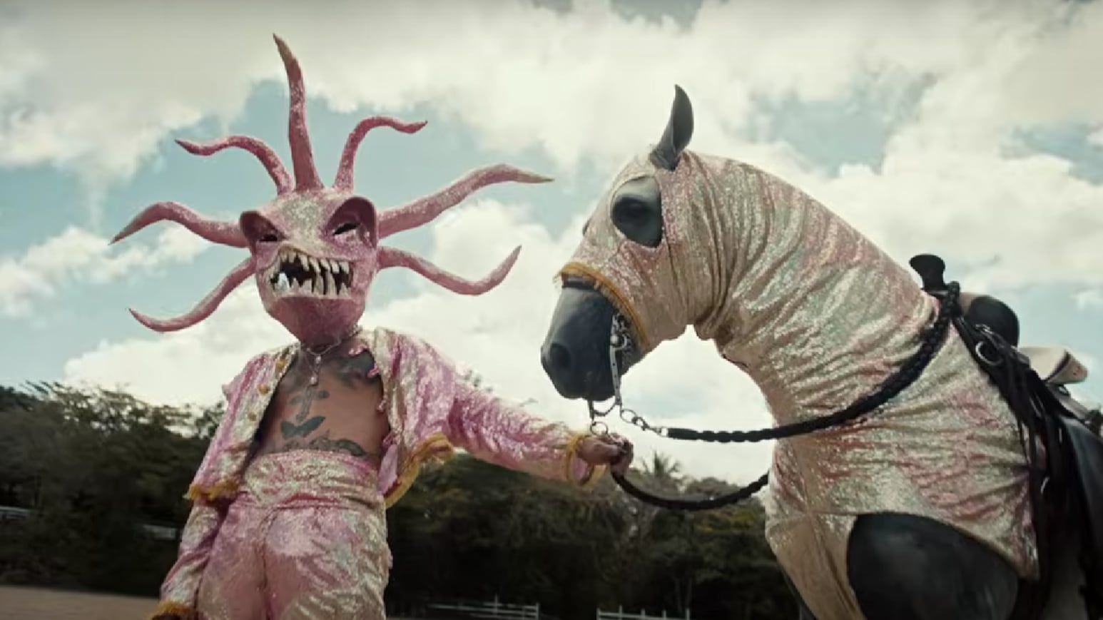 Rauw Alejandro en "Carita Linda"