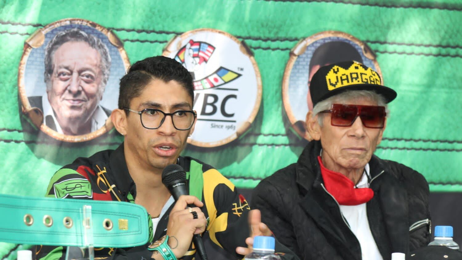 Rey Vargas junto a su padre en el Martes de Café I Cortesía CMB
