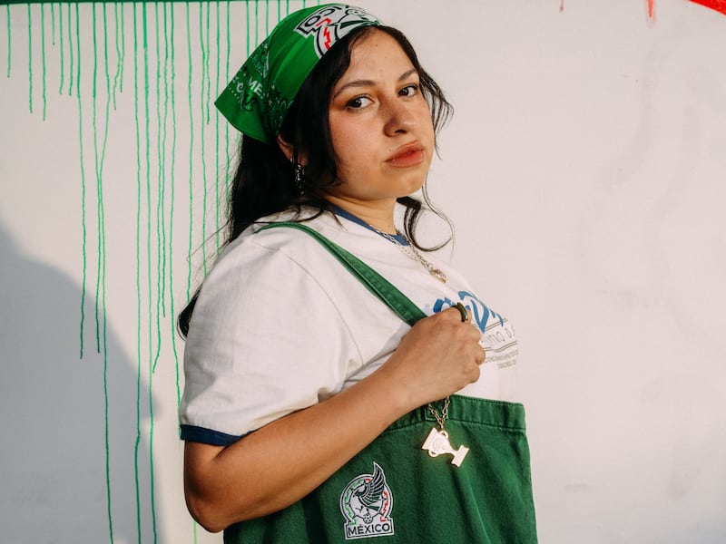 Una serie de denim convierte el orgullo del Tricolor en moda atemporal