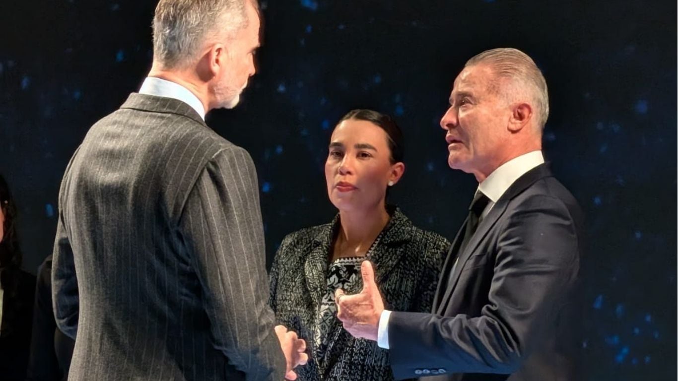 Los Reyes de España visitan el pabellón de México