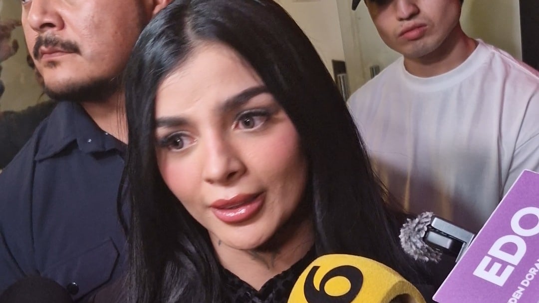 Karely Ruiz se lanzó contra Poncho de Nigris.