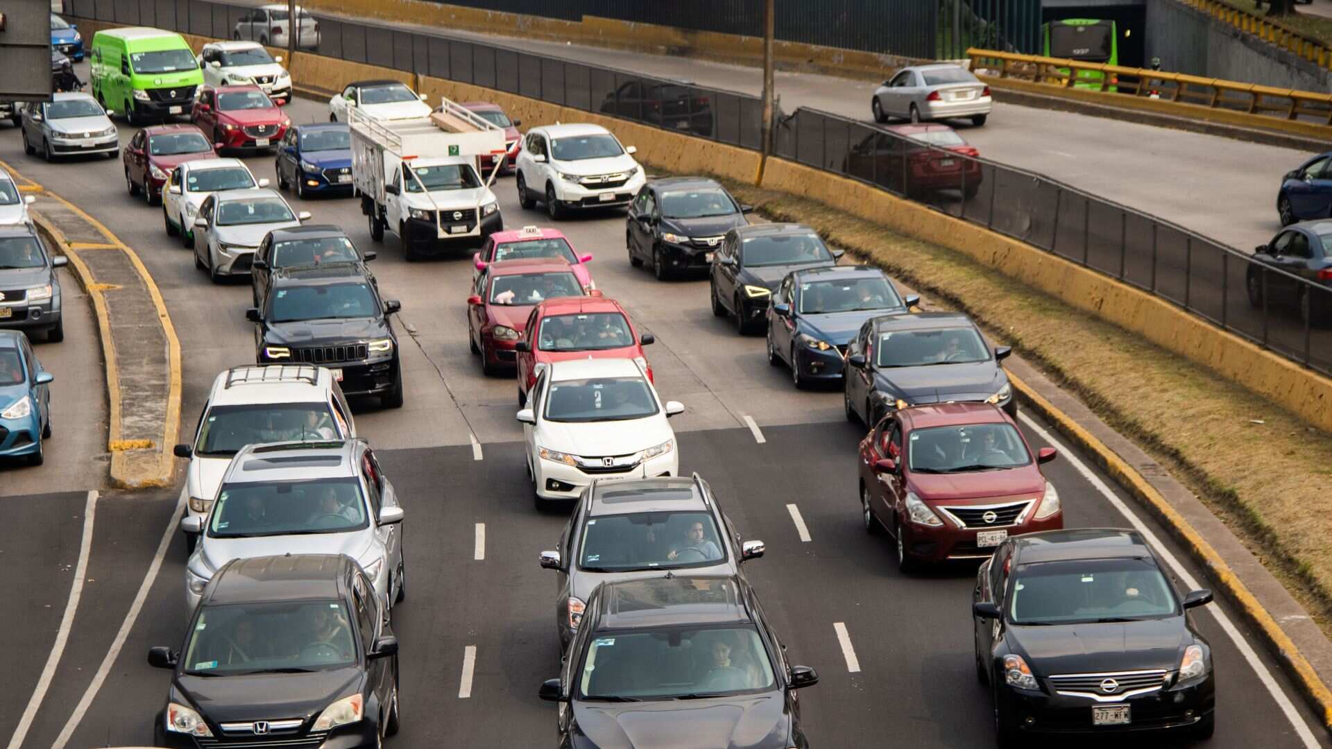 Trafico vehicular en el tramo de oriente a poniente, en el Circuito Interior. Foto: Cuartoscuro