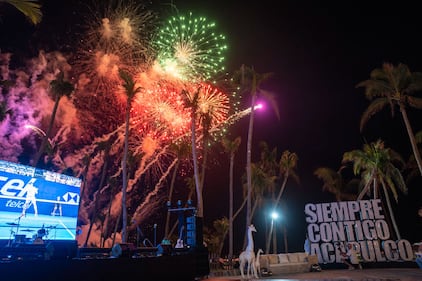 ¡Vive la magia de la Fiesta de Blanco en el Abierto Mexicano de Tenis, ambientada en la Torre Perla del Hotel Princess, Acapulco! Un encuentro único donde la elegancia se fusiona con la emoción del tenis.