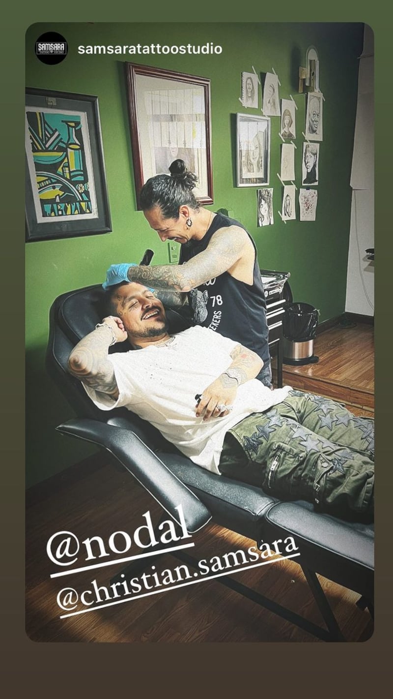 Durante su gira en Costa Rica el cantante decidió modificar su tatuaje “Utopía” dedicado a Belinda