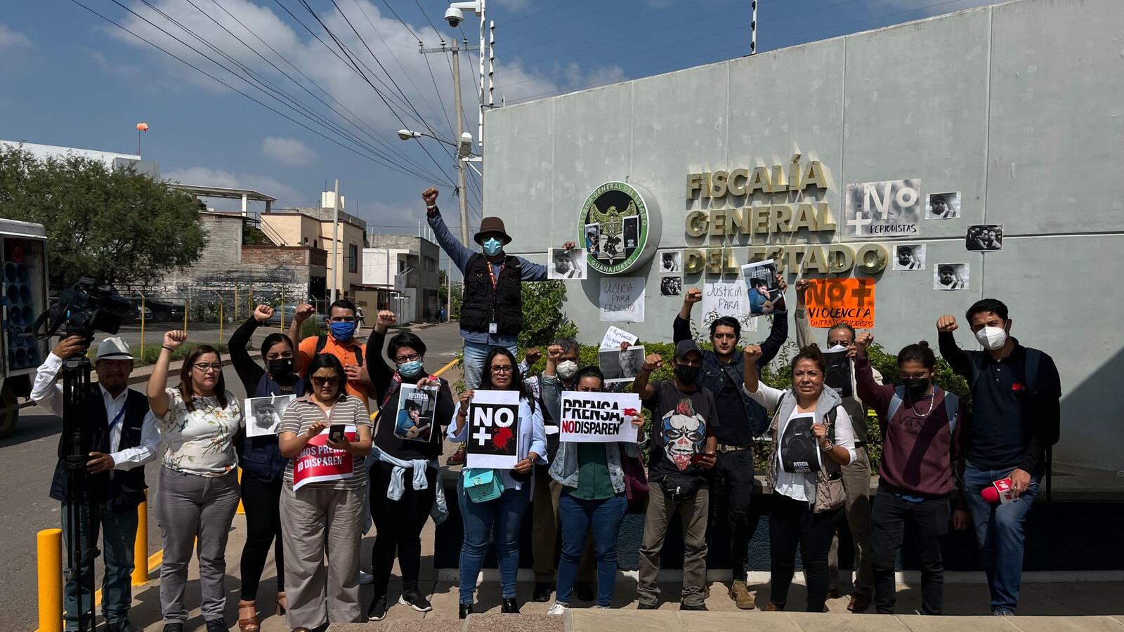 “Justicia para Ernesto”; periodistas protestan en Guanajuato para exigir el esclarecimiento de su homicidio.